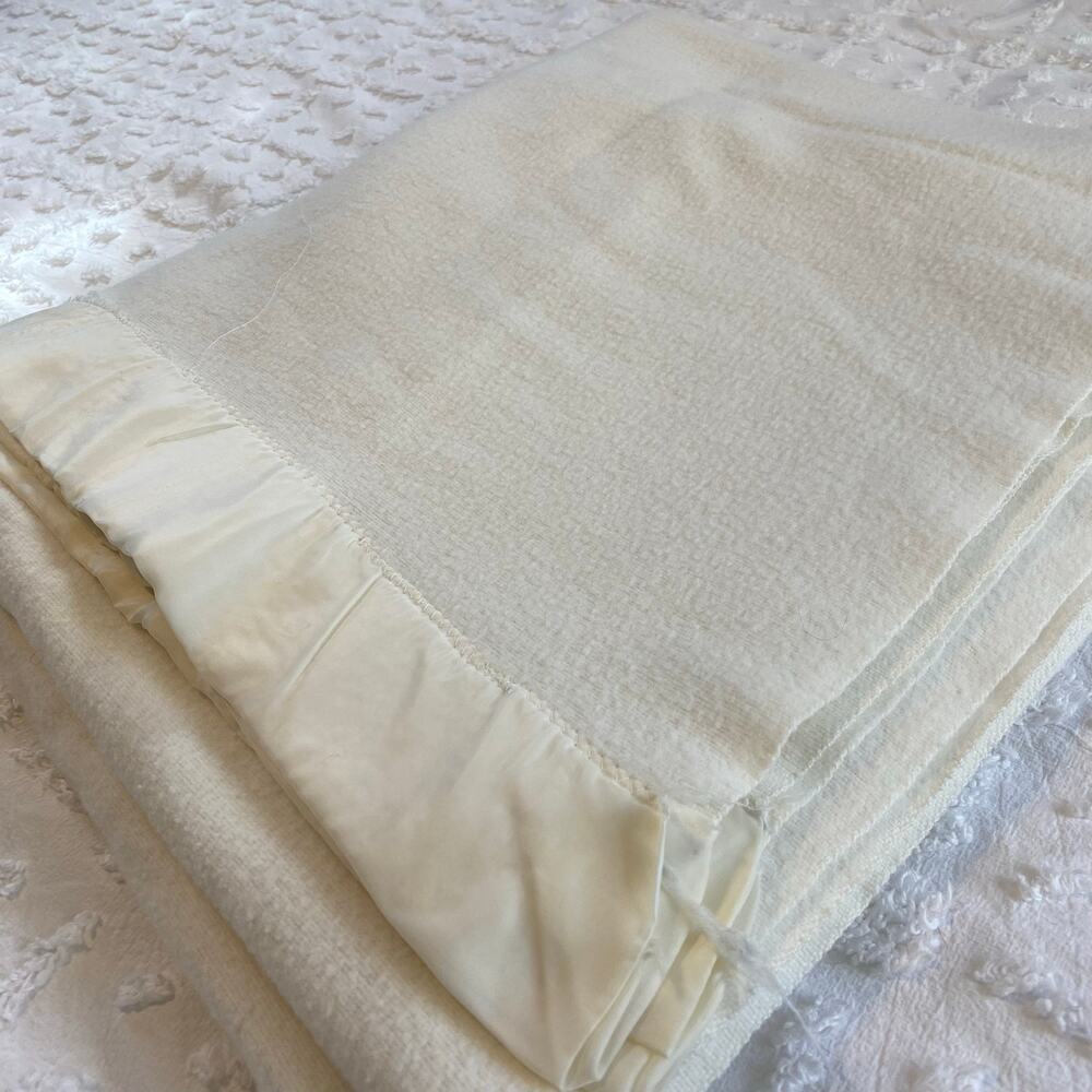 Vintage Blanket Satin Trim Ivory Cream Twin Full Size 75x88" Bedding Throw